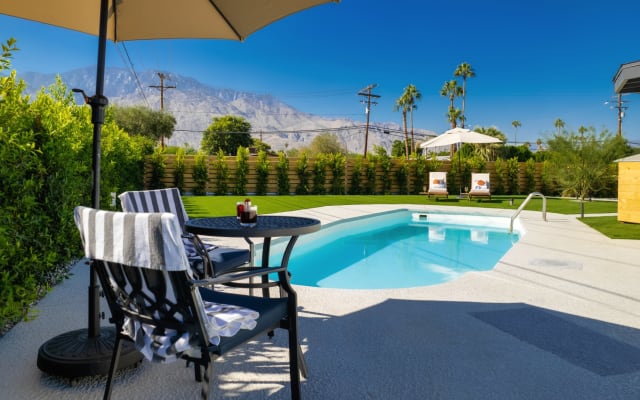 Wüste Freude: Moderner Luxus mit Salzwasserpool +Spa