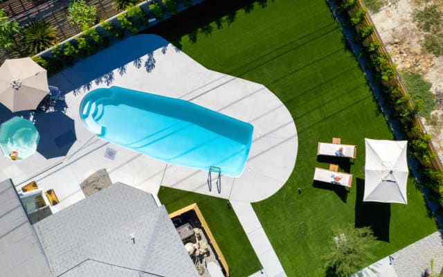 Desert Joy: Lusso moderno con piscina d'acqua salata e spa