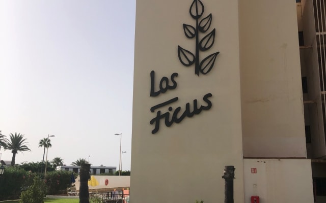 Private room in Playa del Ingles in calm and secure complex.