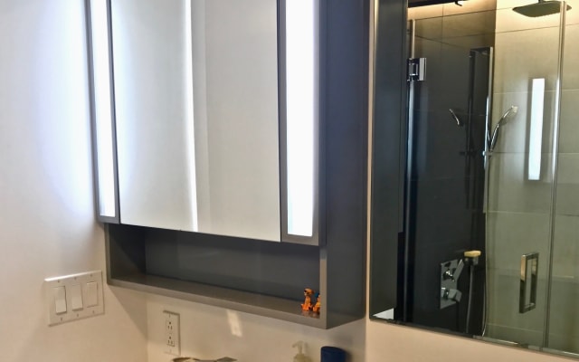Luxury condo in Tour des Canadiens next to Montreal Bell Center