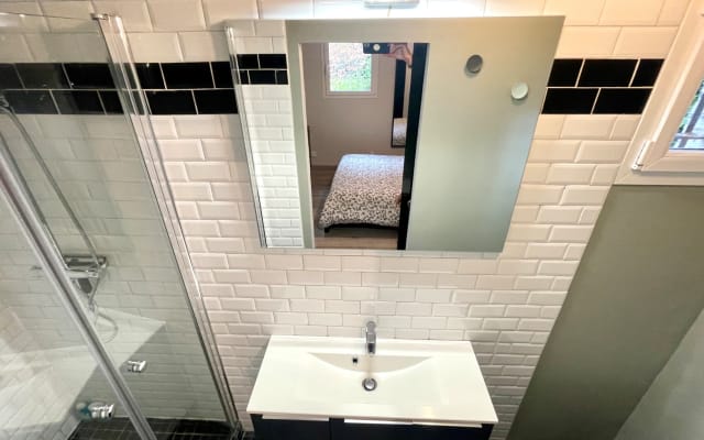Jean-Marc et Fabrices Inserat auf misterb&b - salle de bain privative avec WC 