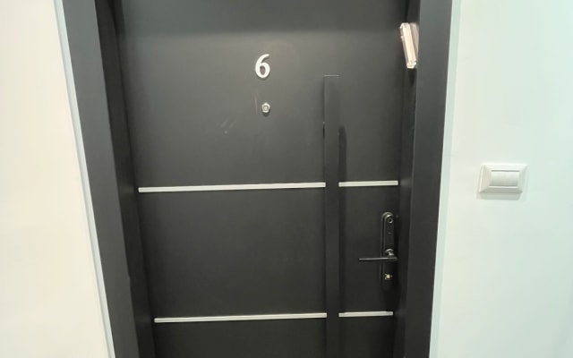 Apartamento de 2 habitaciones con refugio antibombas