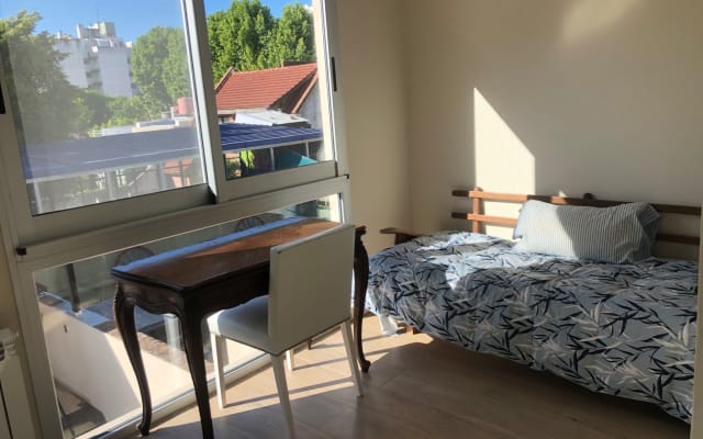 Annonce de Esteban sur misterb&b - Escritorio y sala de relax y lectura