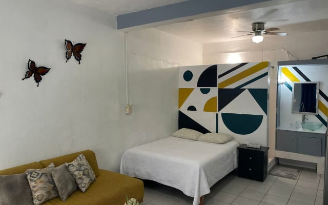 Studio, charmant et confortable pour 1 ou 2 personnes, accès privé sur 