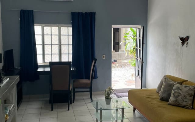 Studio, charmant et confortable pour 1 ou 2 personnes, accès privé sur 