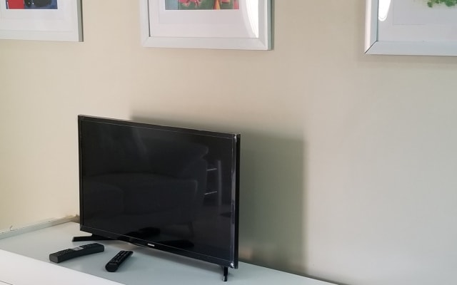 Bill's listing on misterb&b - 4 Tier Cablevision
