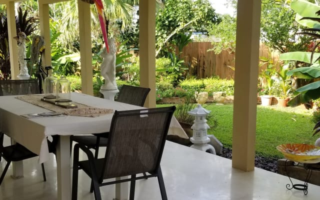 Bill's listing on misterb&b - Lush Garden View