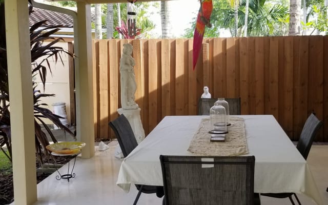 Bill's listing on misterb&b - Outdoor Dining in lush garden Setting.