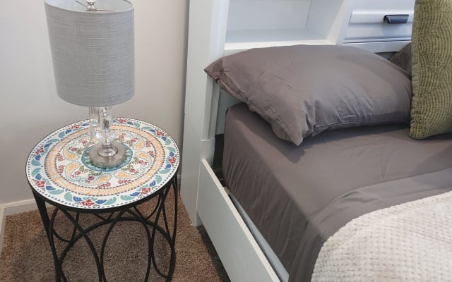 Möblierte Wohnung mit einem Schlafzimmer und einem Badezimmer