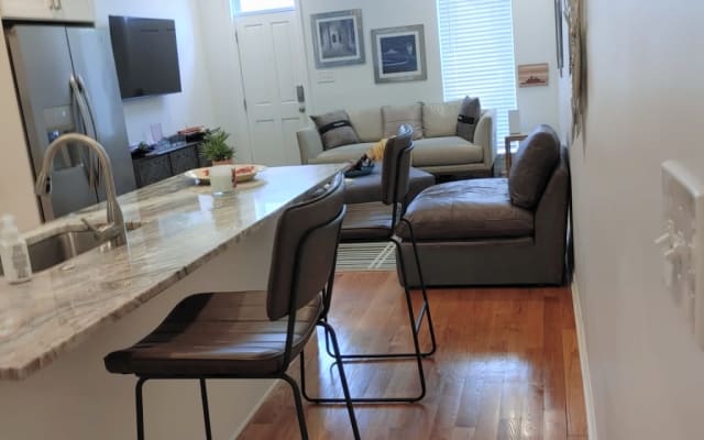 Möblierte Wohnung mit einem Schlafzimmer und einem Badezimmer - Foto 3