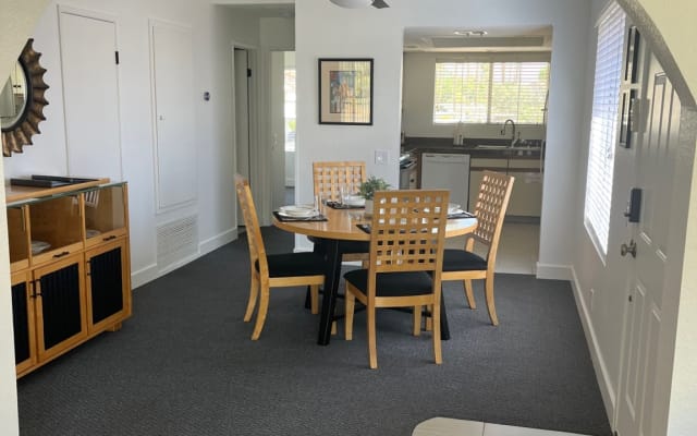 Conveniently located condo in Central Palm Springs (City ID: ********)