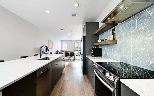Modern, Impeccably Clean Condo in the Heart of East Austin - Picture 14