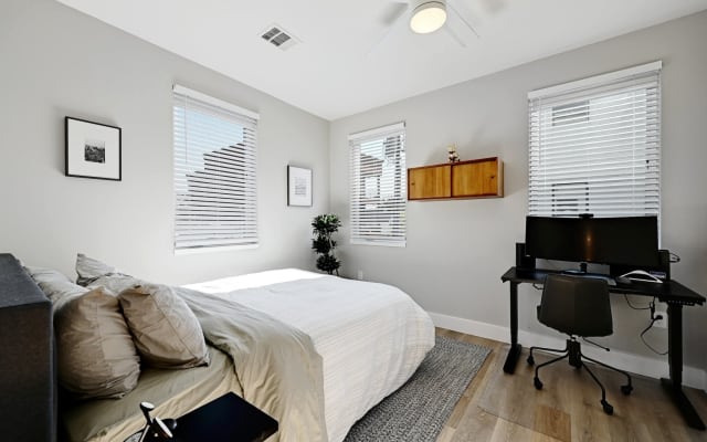 Modern, Impeccably Clean Condo in the Heart of East Austin - Picture 17