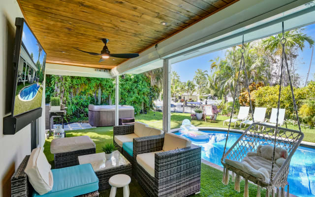 Schöne 5BR/3BA,Waterfront, Pool, Jacuzzi, Boot, Terrasse Unterhaltung