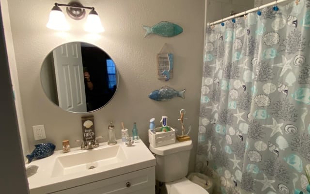 Beautiful home- Modern Comforts & Central Charm right off the loop