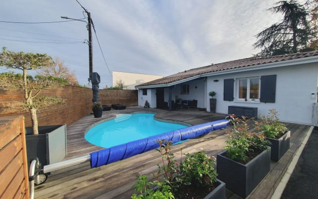 Privatzimmer in einem Haus mit Schwimmbad in der Nähe von Bordeaux