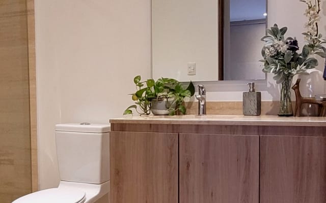 Elegantes, geräumiges und schönes Schlafzimmer in einer Luxuswohnung...