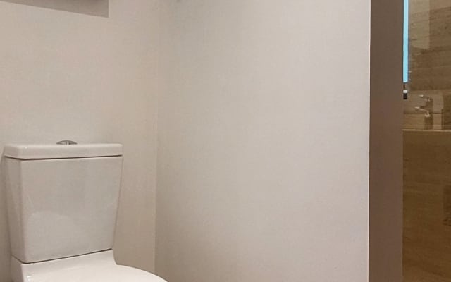 Elegantes, geräumiges und schönes Schlafzimmer in einer Luxuswohnung...