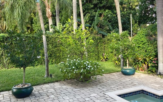 "Charming home, ideal for seasonal guests, with inviting bedrooms."