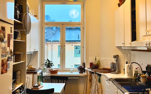 Une chambre dans un appartement charmant et lumineux, très central.