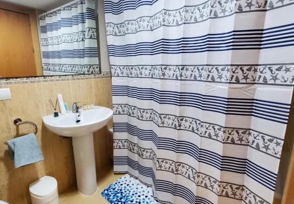 ¡BAJO precioso en PRIMERA linea con piscina privada!