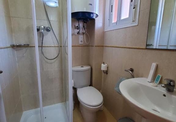 ¡BAJO precioso en PRIMERA linea con piscina privada!