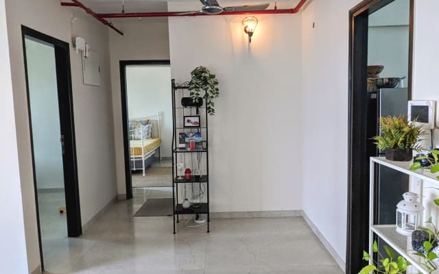 Apartamento suburbano num arranha-céus minimalista e com bom gosto
