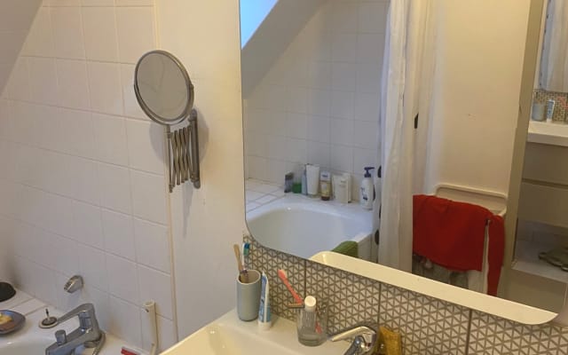 Arras: Room in single-family house