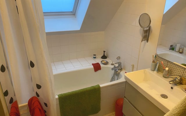 Arras: Room in single-family house