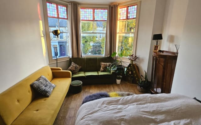 Lovely Victorian large sunny double bedroom
