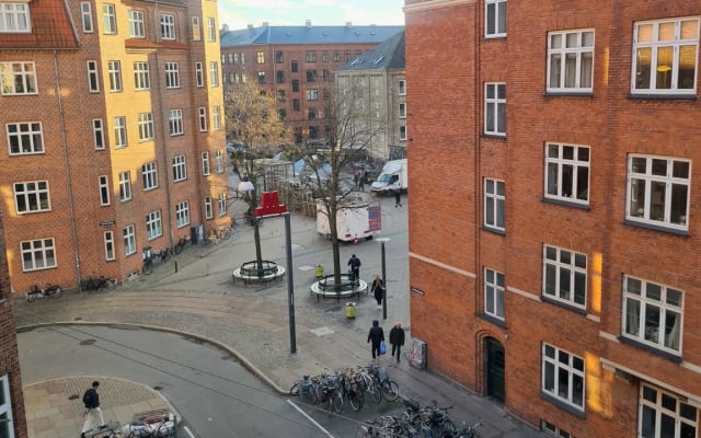 Gemütliches, kleiderfreies Nest neben der Metrostation