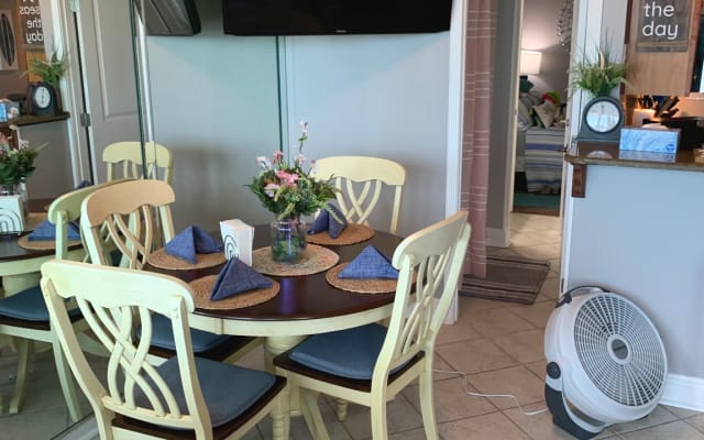 Annonce de Dava sur misterb&b - Large screen tvs, watch your apps or ours, music, etc