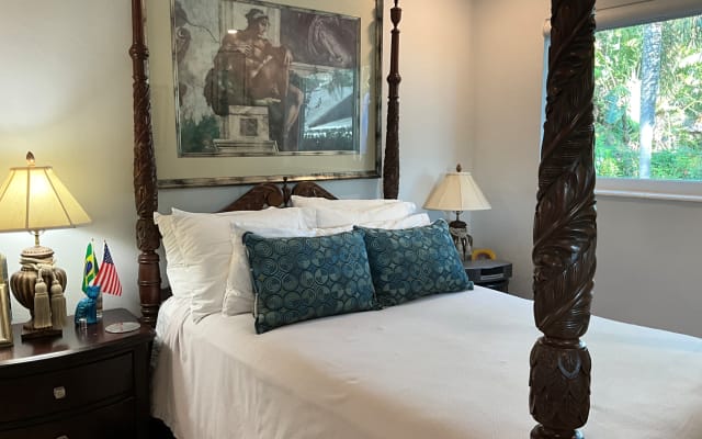 "Charming home, ideal for seasonal guests, with inviting bedrooms." - Picture 14