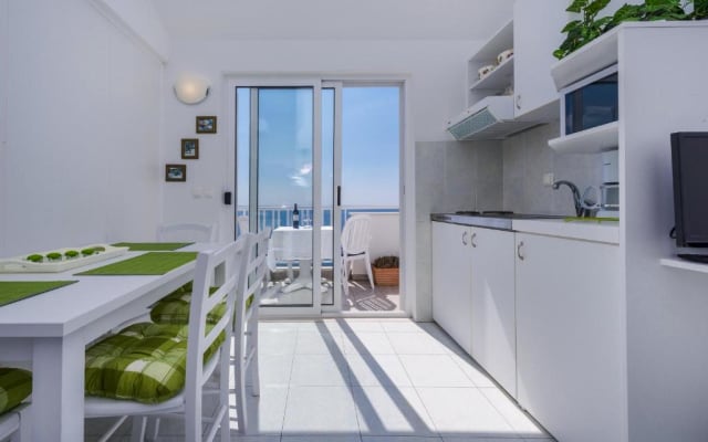 Kate`s place with balcony and sea view 3
