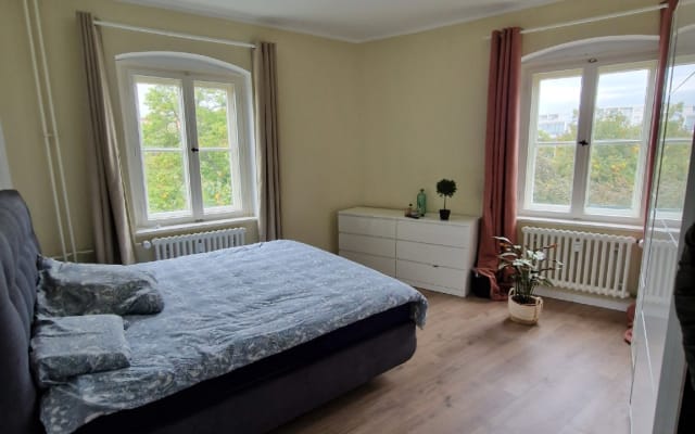 Zimmer in schöner großen hellen Wohnung Schöneberg
