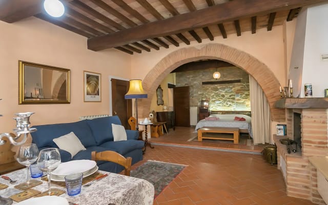 Un appartement confortable dans un village italien médiéval