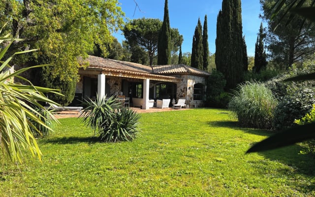 Superb villa in the heart of the vineyards