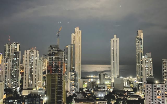 Apartamento estúdio bem localizado, totalmente equipado, num edifício novo.
 - Foto 13
