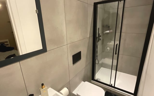 En-suite in penthouse with London skyline view