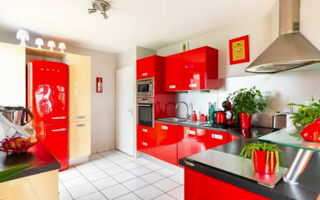 schöne Wohnung auf der Ile de Nantes.
Schlafzimmer, Badezimmer und...