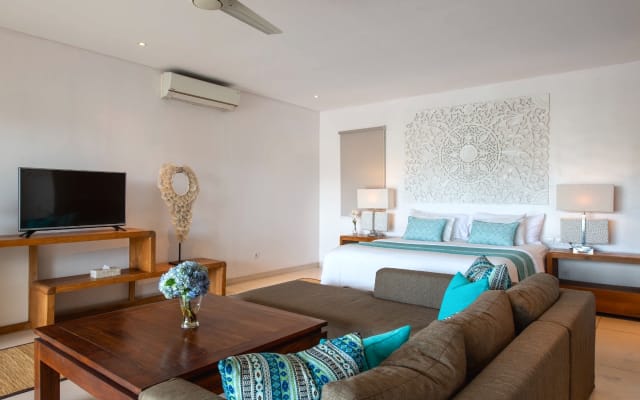 LUXURY 5 BEDROOM VILLA BY THE SEA, CANGGU-BERAWA
