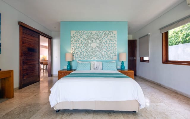 LUXURY 5 BEDROOM VILLA BY THE SEA, CANGGU-BERAWA