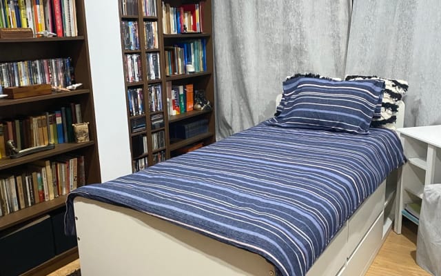 Chambre individuelle dans un appartement naturiste