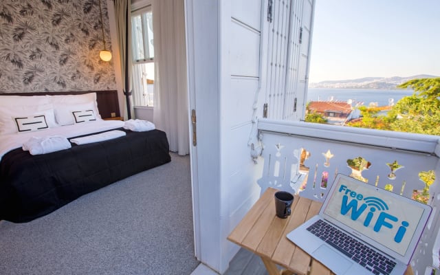 Quarto Mansion com Varanda e Vista Espantosa para o Mar (Paula 7)