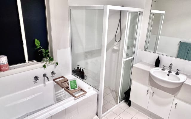 Bdrm privé-Ensuite-Modern home-Full Amenities
