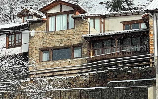 Ländliches Haus mit jeglichem Komfort und stimmungsvollem Ausblick.