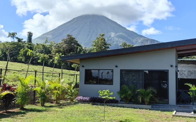 Linda Casita com excelente vista para o Vulcão Arenal e Cerro Chato