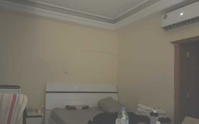 J'ai un appartement 1 Bhk propre et soigné qui contient un lit de...