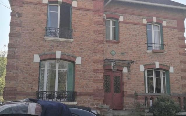 Großes, gemütliches Zimmer in einem charmanten Haus