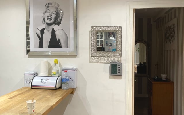 Chambre dans appartement résidence calme et discrète .